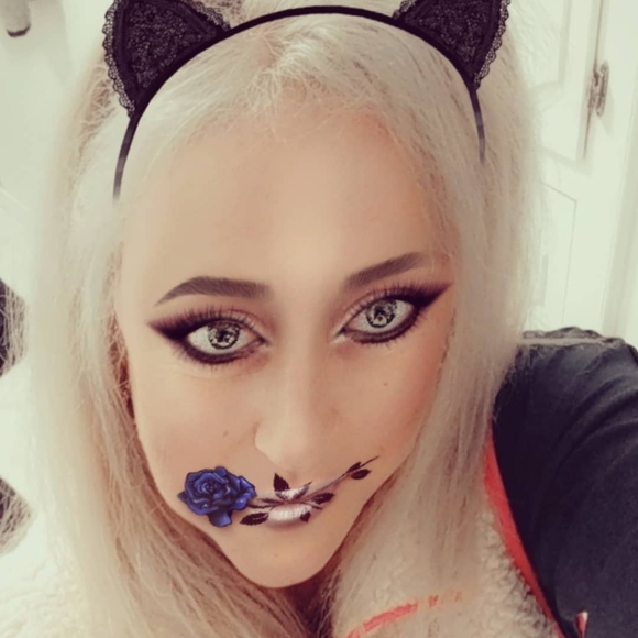 Meet your Posher, Lisa - Picture 2 of 2